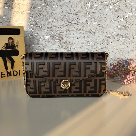 Fendi wallet on chain with pouches//M - Picture 6 of 6